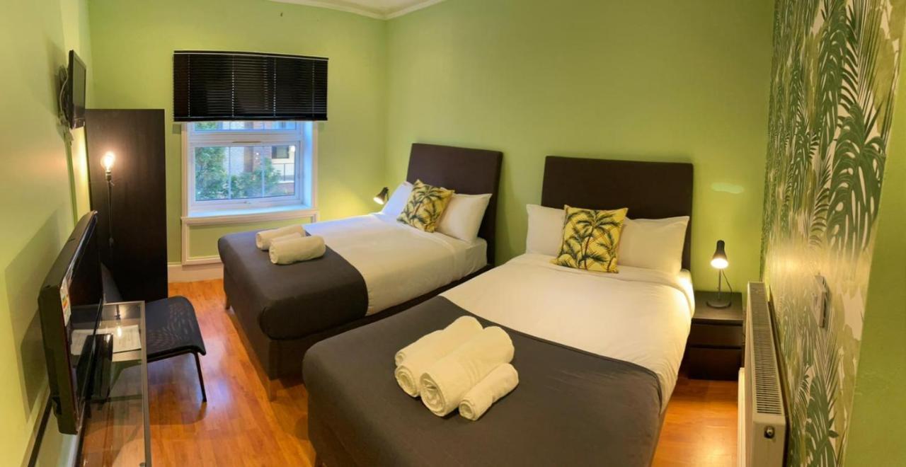 London K W Hotel Luaran gambar
